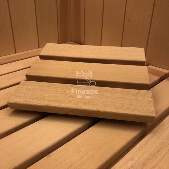 Comfortabele saunahoofdsteun van Abachi hout - Finesse Wellness BV