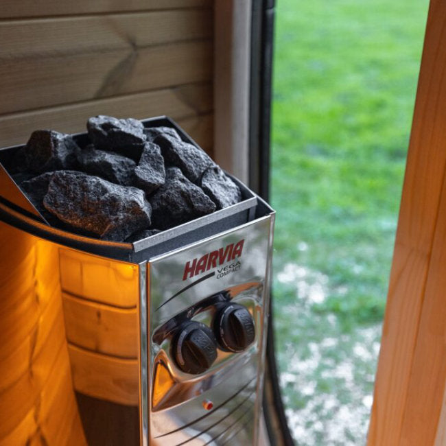 Dice Booth Buitensauna – Compact Design met Full Glass Front - Finesse Wellness BV