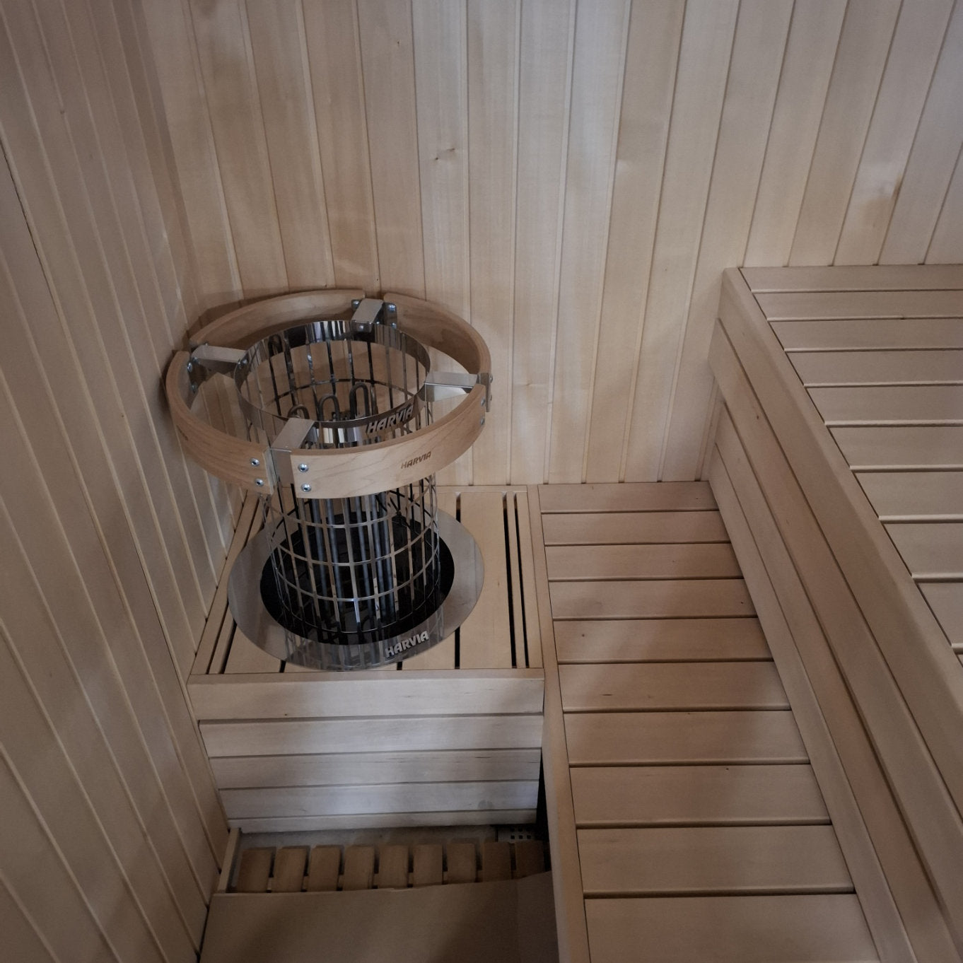 Luxe Buitensauna 'Lugn' met Zoutmuur | Exclusieve Wellness Tuin - Finesse Wellness BV